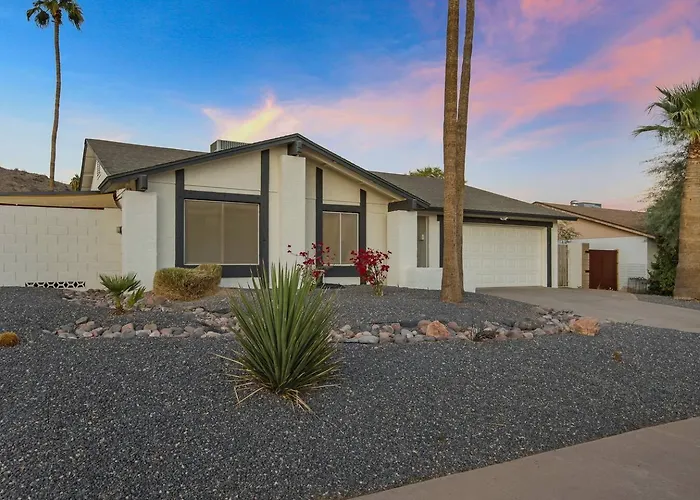 3 Bd Retreat W. Free Heated Pool