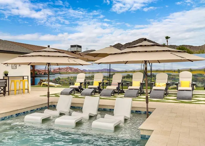 3 Bd Retreat W. Free Heated Pool * Phoenix
