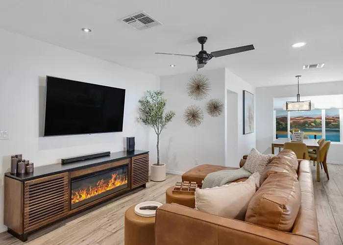 3 Bd Retreat W. Free Heated Pool *