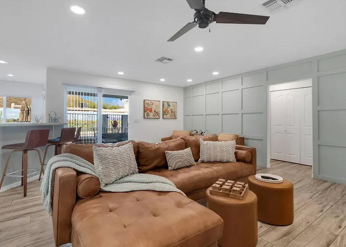 3 Bd Retreat W. Free Heated Pool