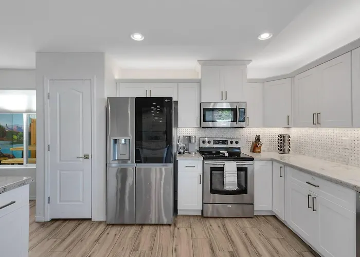 3 Bd Retreat W. Free Heated Pool *