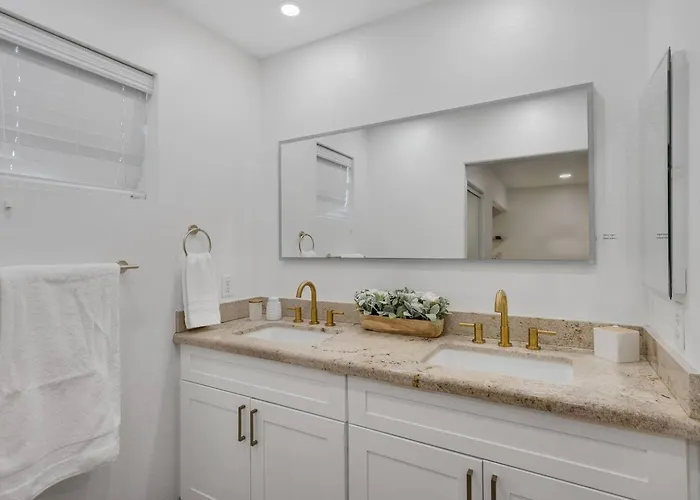 3 Bd Retreat W. Free Heated Pool Phoenix