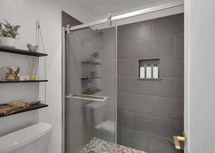 3 Bd Retreat W. Free Heated Pool Phoenix
