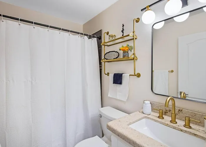 3 Bd Retreat W. Free Heated Pool
