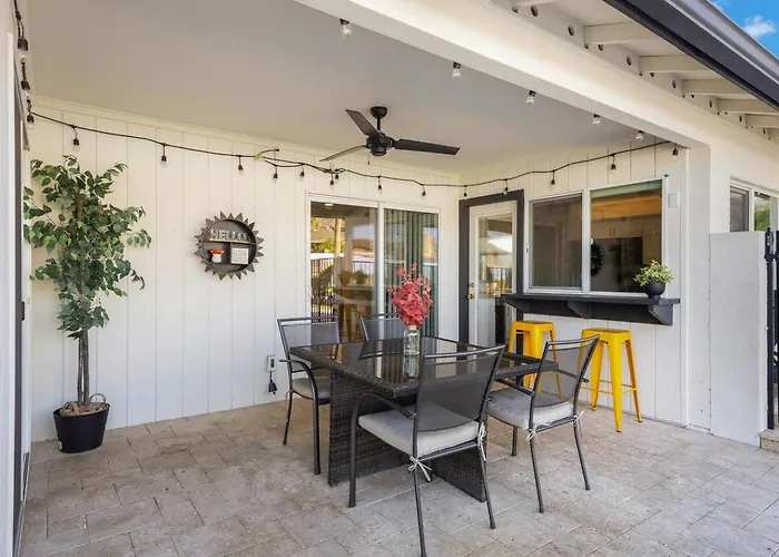 3 Bd Retreat W. Free Heated Pool *