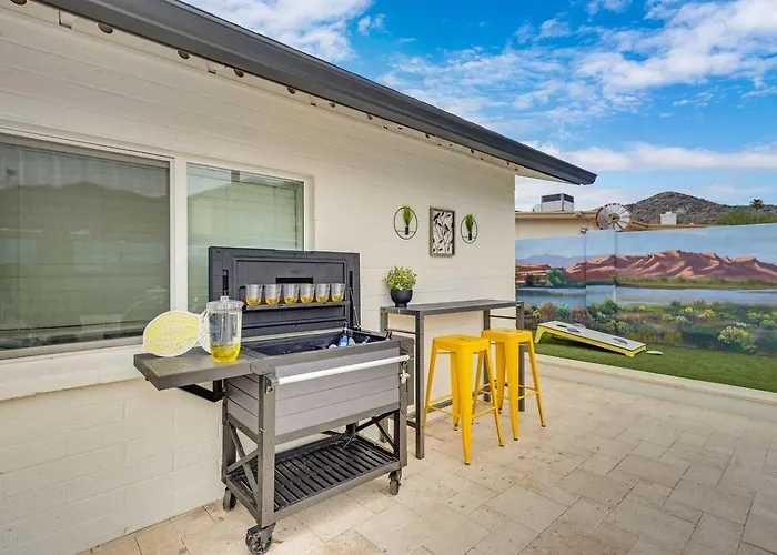 3 Bd Retreat W. Free Heated Pool *