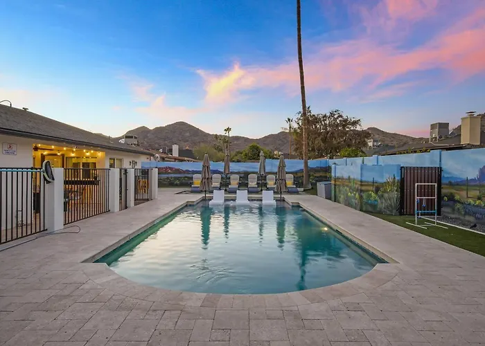 3 Bd Retreat W. Free Heated Pool *