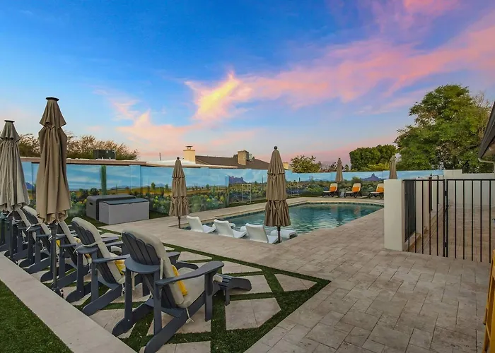 3 Bd Retreat W. Free Heated Pool